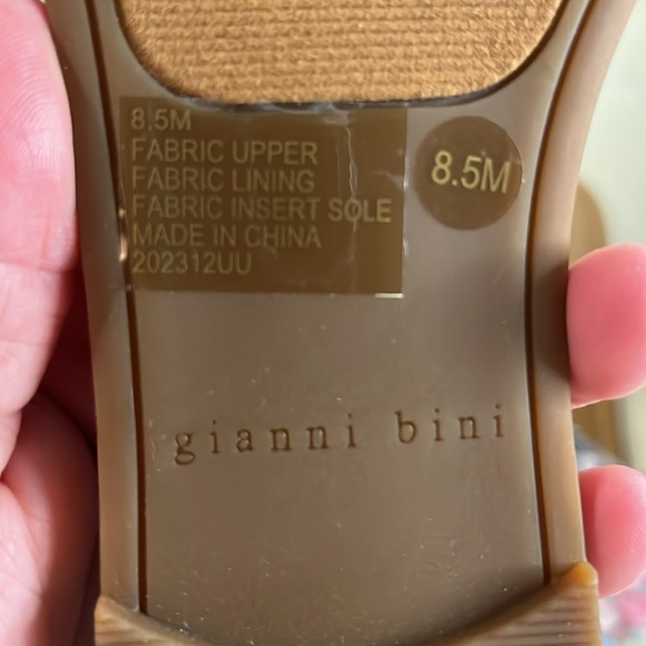 Gianni Bini slides with fun fabric flower embellishment - Picture 7 of 7